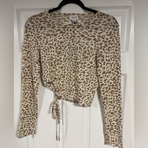 LE LIS Leopard Print Long Sleeve Cropped Top